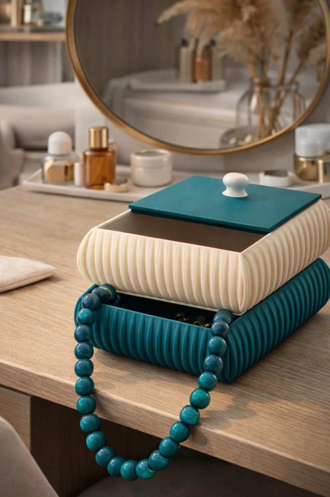 Twist Jewel Box
