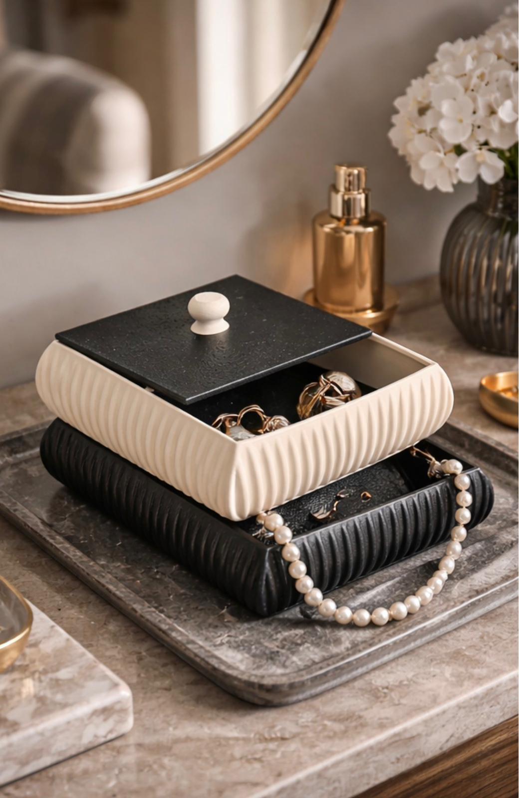Twist Jewel Box